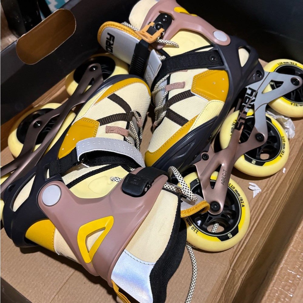 • STORY yellow roller blades • - Picture 3 of 6